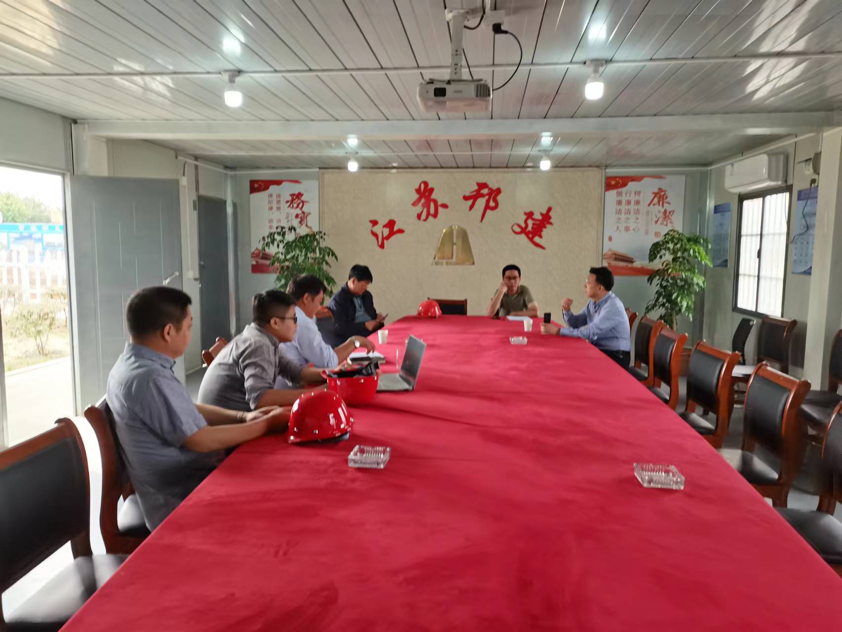 圖1-4、梁井寶總經(jīng)濟(jì)師督查掛包項(xiàng)目.jpg
