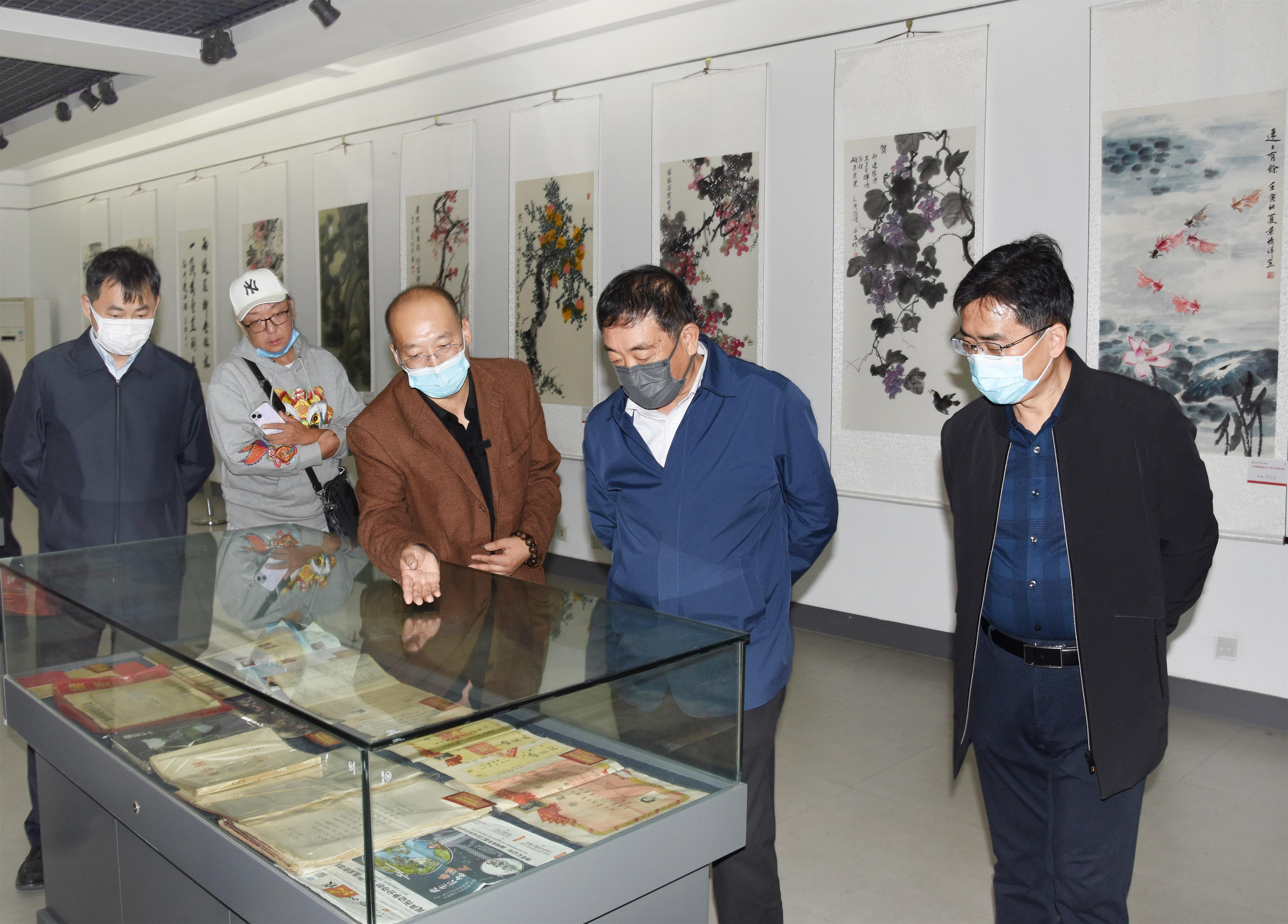圖1-3、參觀收藏品.jpg