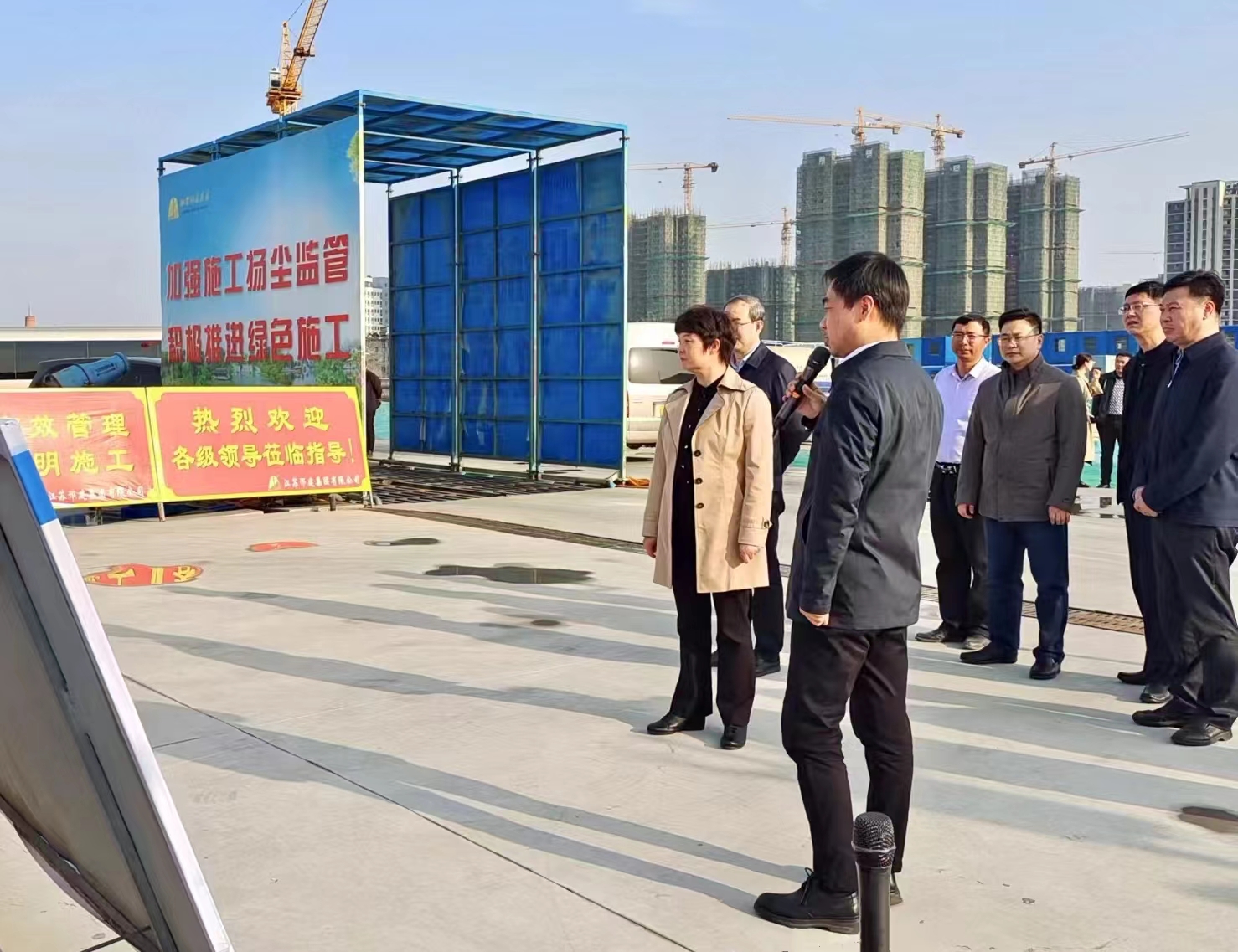 圖1-1、張寶娟視察重點項目建設情況.jpg